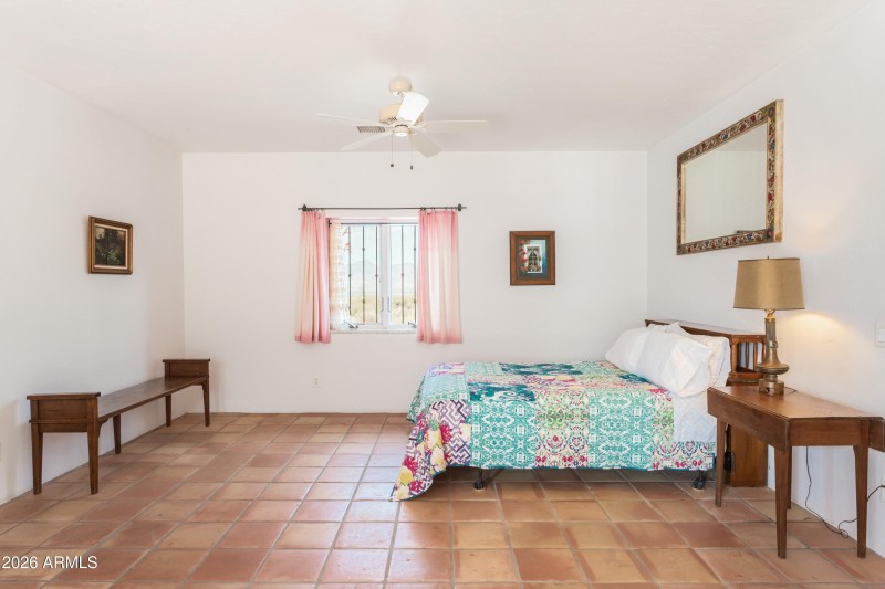 Master Bedroom (2)