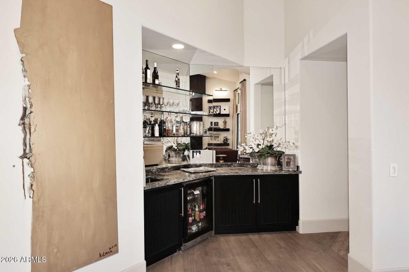 Living Room-Wet Bar