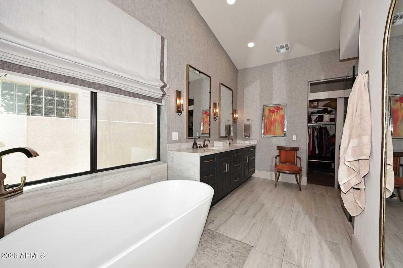 Primary Bath-Freestanding Tub