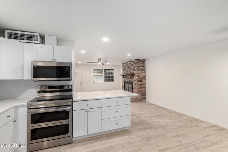 10 - KITCHEN