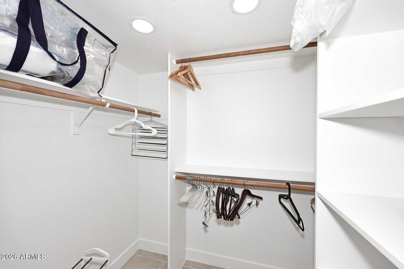 Guest Bedroom-Closet