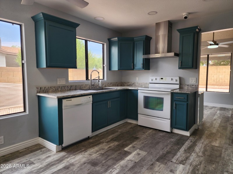 Kitchen has eat in area