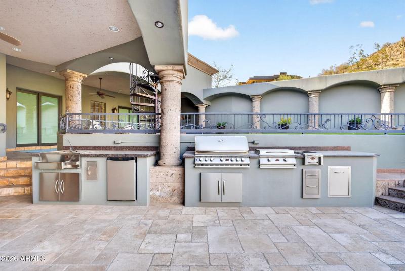 Outdoor Kitchen