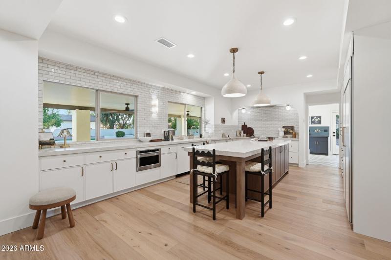 Eat-In Kitchen