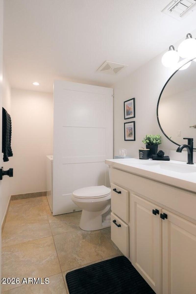 Bathroom 3 - another view