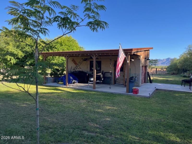 24' x 12' WORKSHOP & EXTRA GARAGE