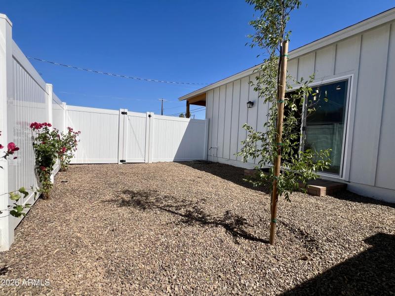 923 Private Yard