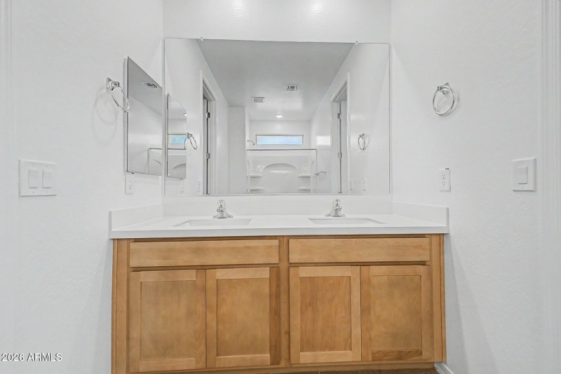 PHX_Landmarke_Lot 1061_Cobalt_675_bath2