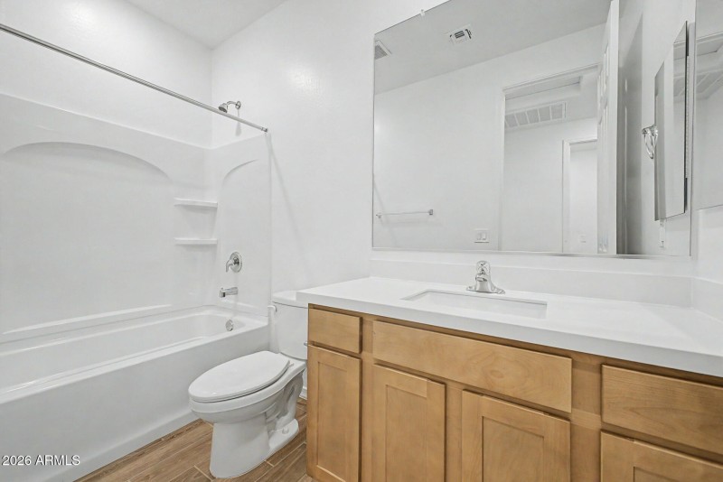 PHX_Landmarke_Lot 1061_Cobalt_675_bath3