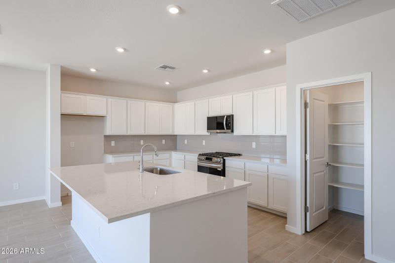 16_Lot 08-Carlsbad_Willow-at-Teravalis_n
