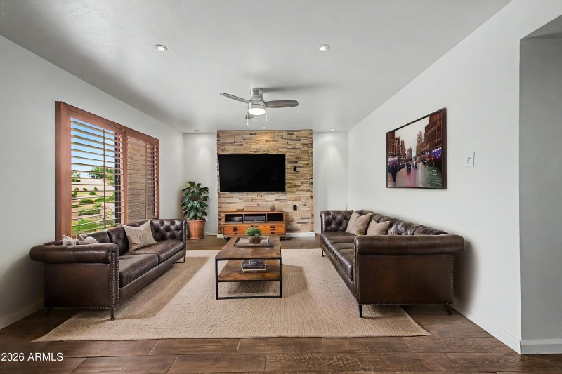 03-83rd - Living Room - Industrial - 2