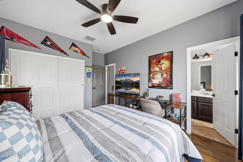 Private Bathroom in Bedroom