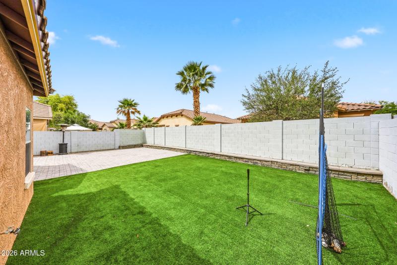 Spacious Private Yard