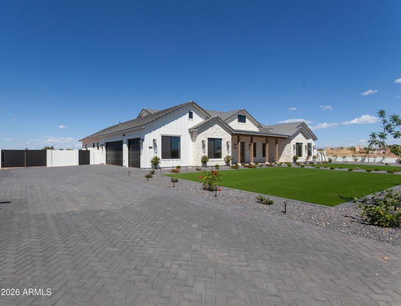 Garage/Driveway