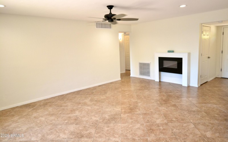 Living Room/Entry