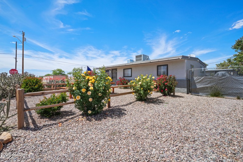 1 Front Yard - 5