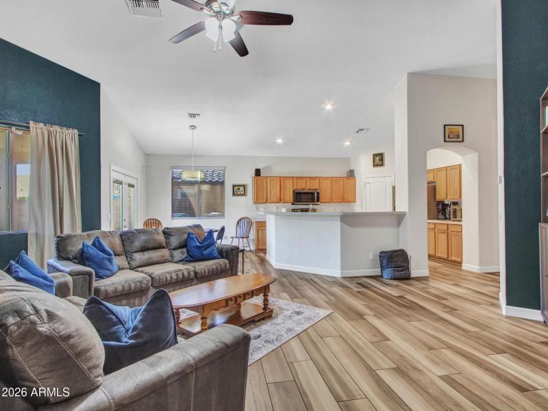 06-Family-room-(2)