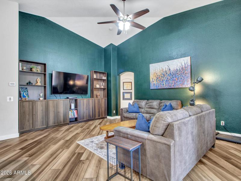 06-Family-room-(5)