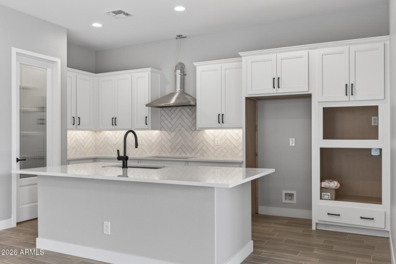 8)KITCHEN