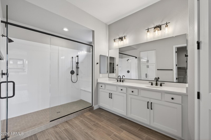 18)PRIMARY BATH