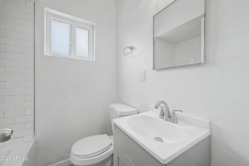 03 - 4222 Hall Bath