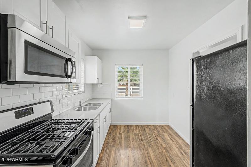 27 - 4222 Kitchen