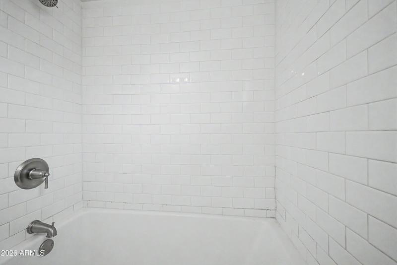 33 - 4222 Hall Bath