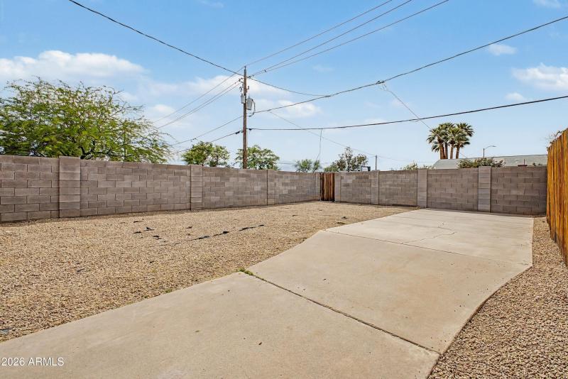 35 - 4222 Private Yard