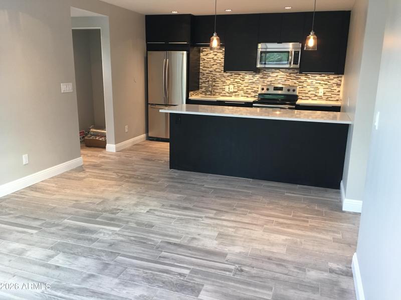 4513 C - Living to Kitchen