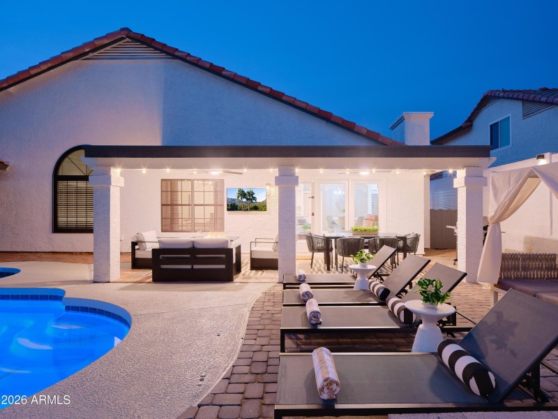 4 Loungers