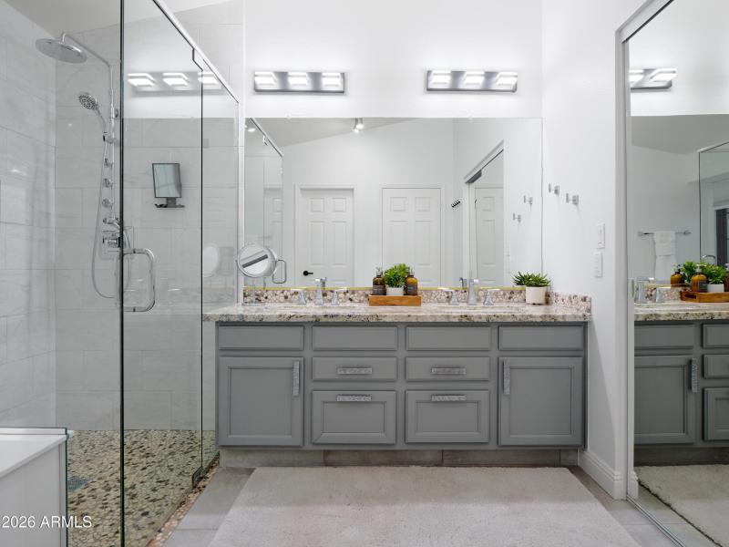 Primary En-Suite Bathroom