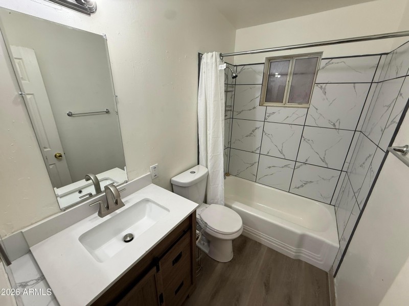 Updated Full Bathroom