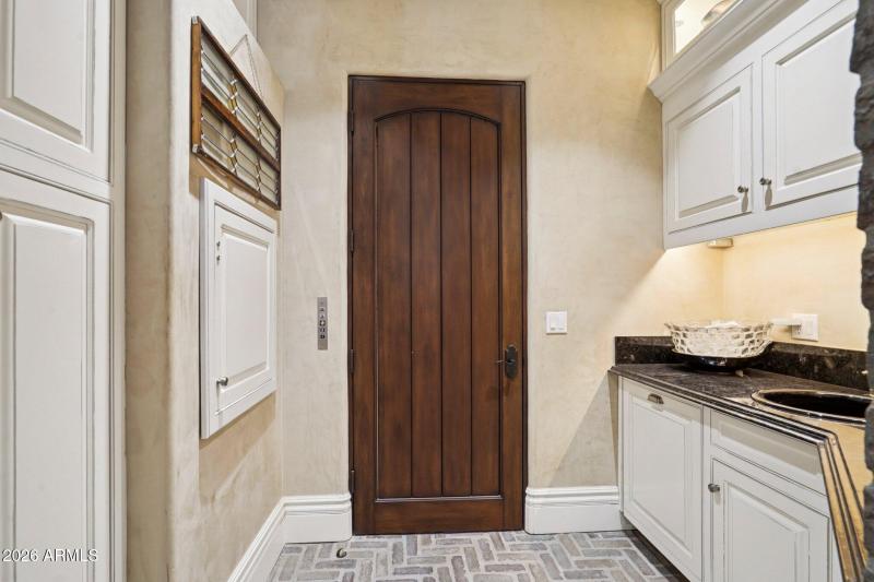 40-web-or-mls-S 1st St-S1604-052