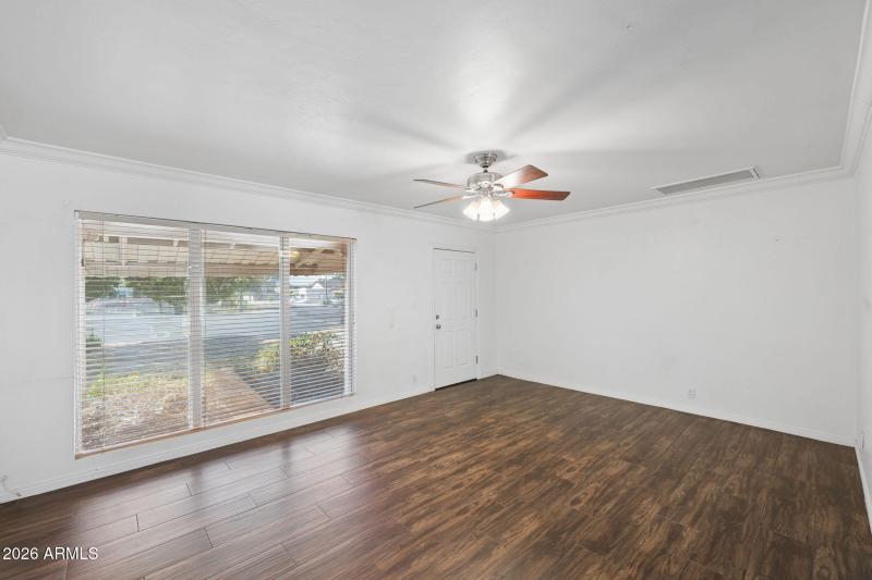 6-web-or-mls-1802-e-missouri-ave