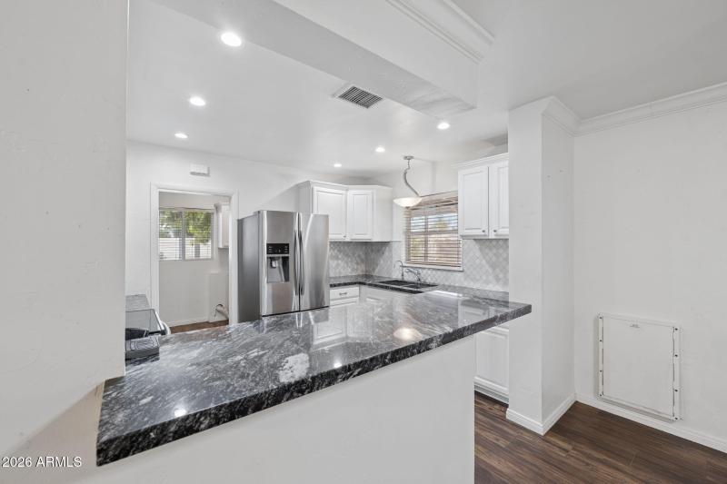 12-web-or-mls-1802-e-missouri-ave