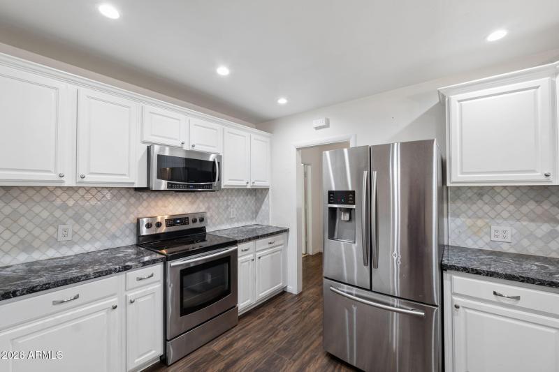13-web-or-mls-1802-e-missouri-ave