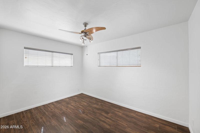18-web-or-mls-1802-e-missouri-ave