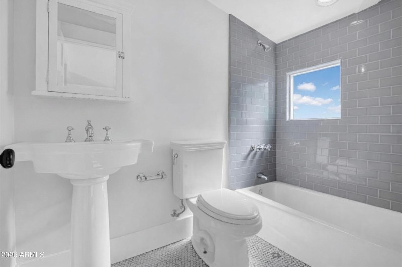 Upstairs Loft Bath