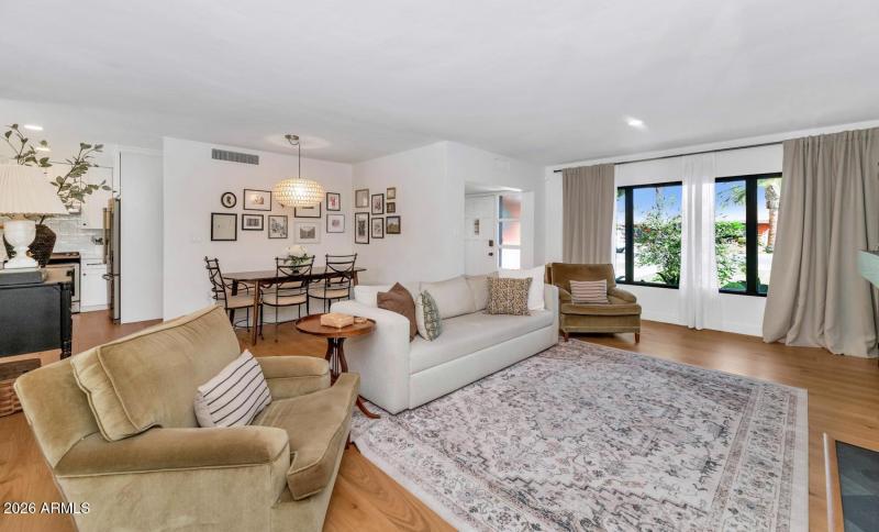 103 W Palmcroft Dr-large-003-020-TOD0879