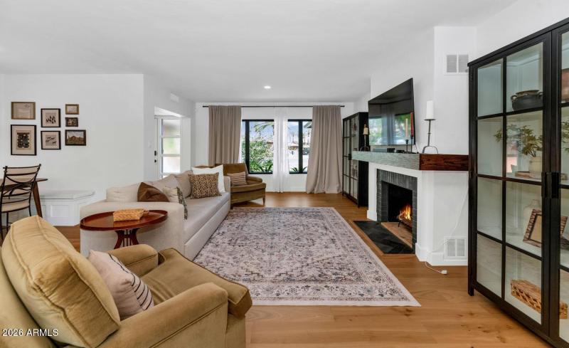 103 W Palmcroft Dr-large-005-022-TOD0881