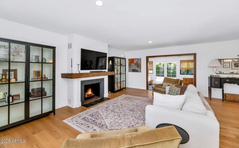 103 W Palmcroft Dr-large-006-023-TOD0882