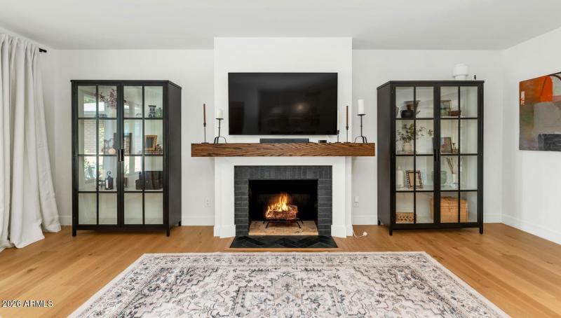 103 W Palmcroft Dr-large-007-024-TOD0883