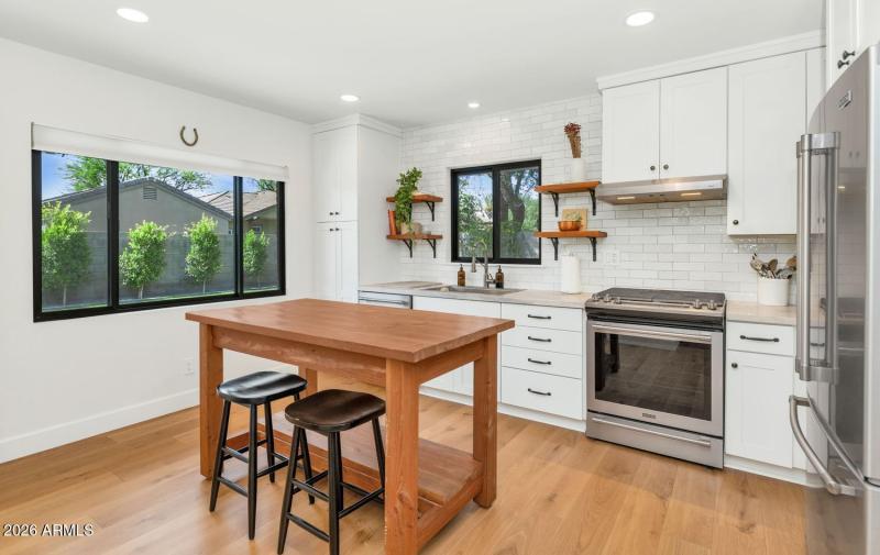 103 W Palmcroft Dr-large-009-026-TOD0885