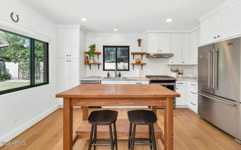 103 W Palmcroft Dr-large-010-027-TOD0886
