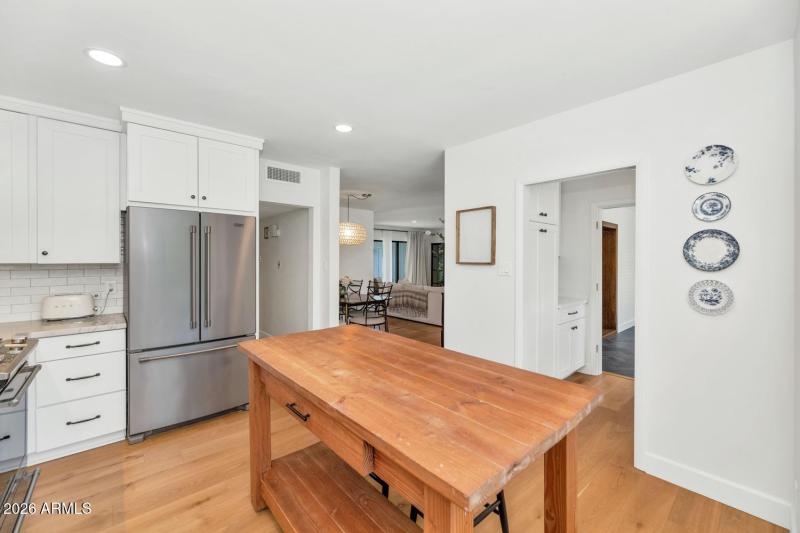 103 W Palmcroft Dr-large-011-028-TOD0887