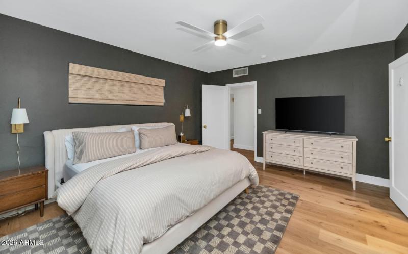 103 W Palmcroft Dr-large-017-008-TOD0864