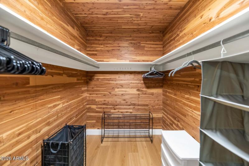 103 W Palmcroft Dr-large-020-011-TOD0868