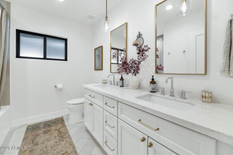 103 W Palmcroft Dr-large-022-013-TOD0871