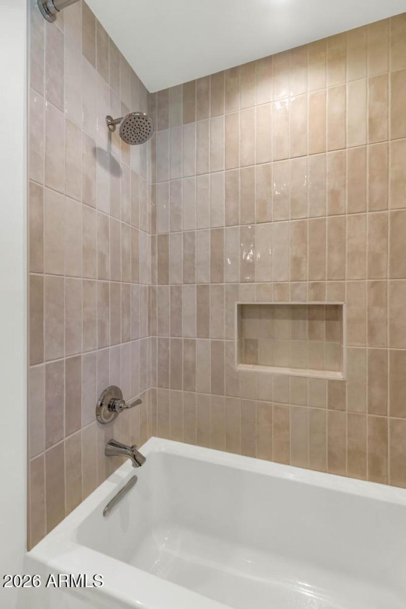 103 W Palmcroft Dr-large-023-014-TOD0872