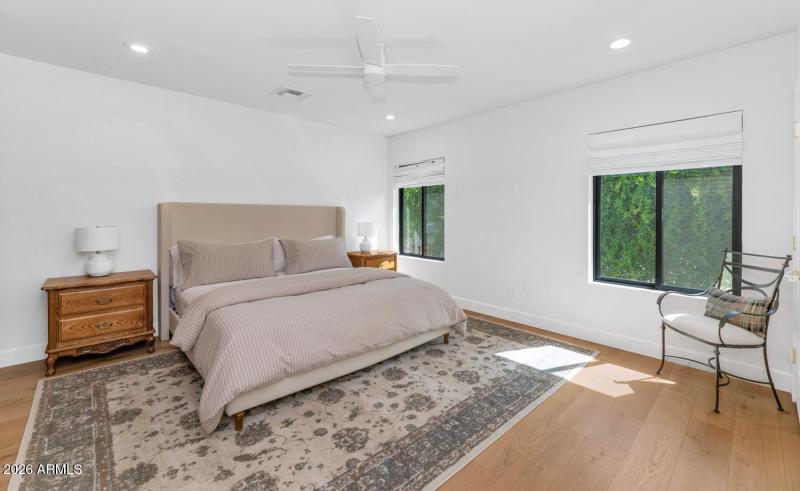 103 W Palmcroft Dr-large-024-016-TOD0875